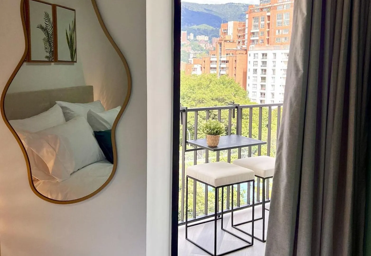 Bit By Simple Stay Medellín Apartmán